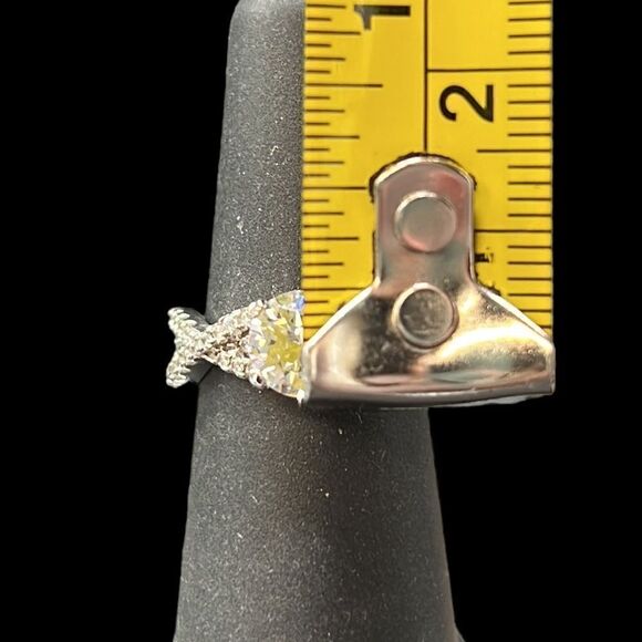 Crystal Ring Size 6 Silver Tone Base Metal Crossover Band Fashion Jewelry - Picture 5 of 5